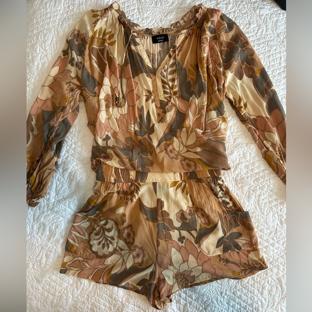 Vici Floral Set in Brown and Cream